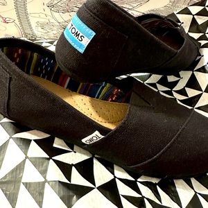 TOMS Women’s Sz 7